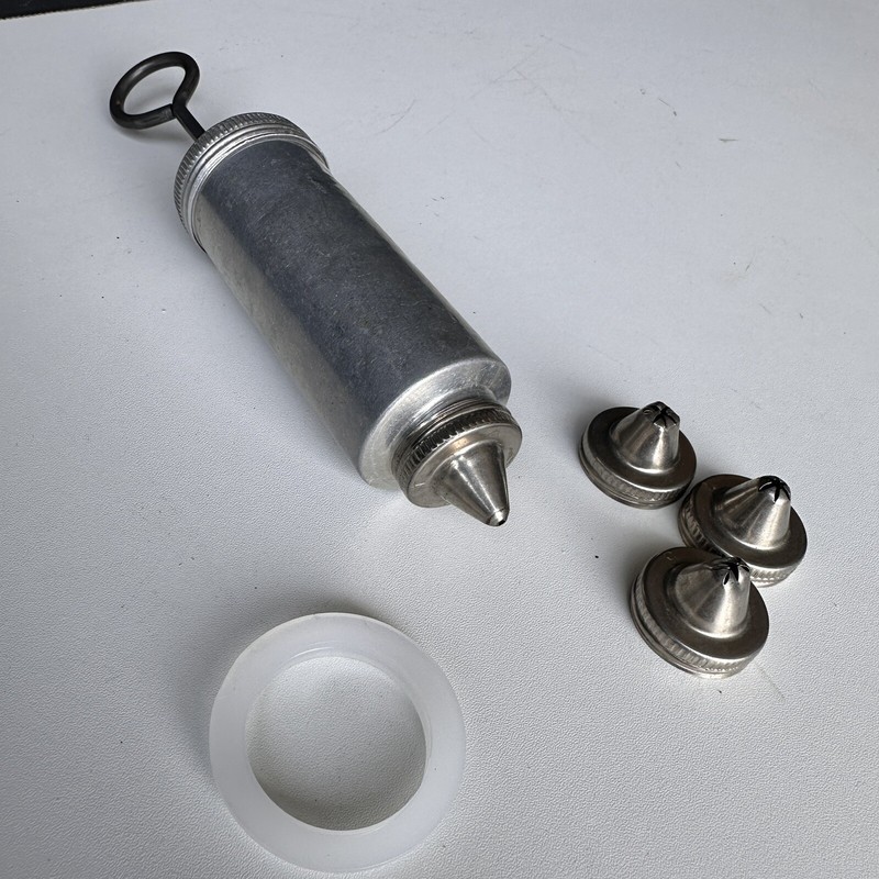 Vintage Mirro Aluminum Cake & Cookie Icing Decorator Kit Set 4 Different Tips