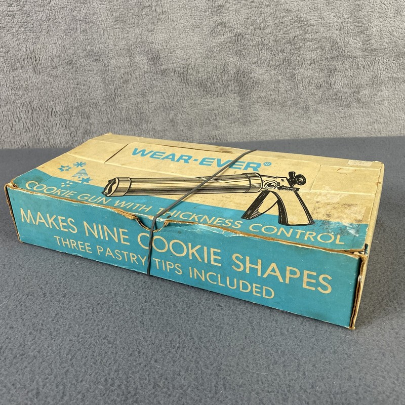 Vintage WearEver Cookie Gun Press Set Aluminum Silver 9 Discs 3 Tips With Box