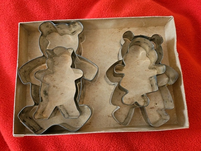Vintage Storybook Goldilocks 3 Bears Cookie Cutters In Original Box 4 Pieces gallery