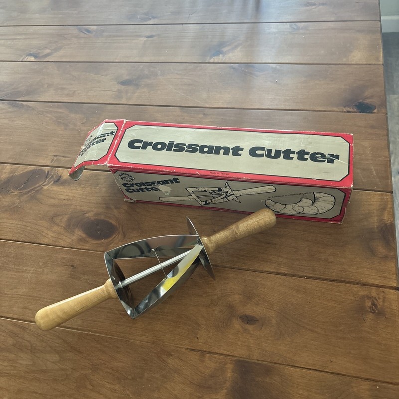 Croissant Cutter, Stainless Steel Croissant Roller Slices with Wooden Handle …