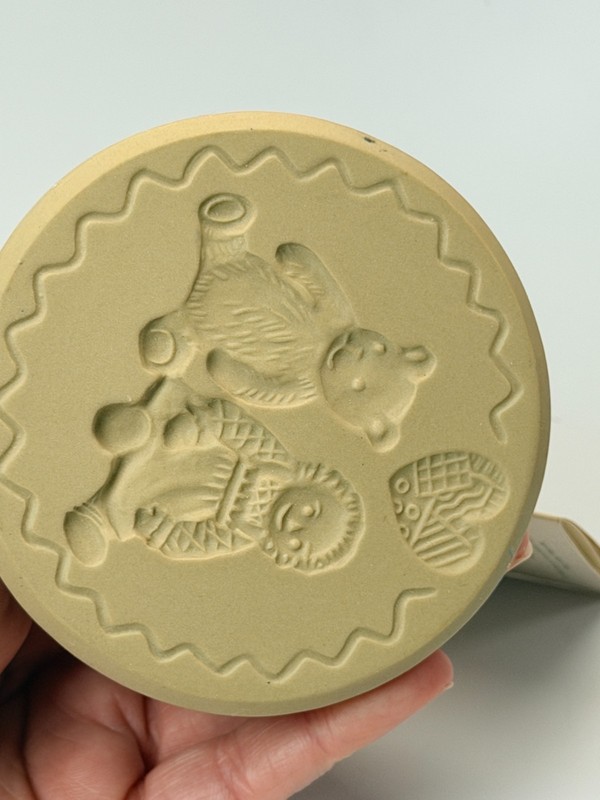1998 Brown Bag Cookie Art Stamp Friends No 25 Cookie Press Mold Raggedy Ann Pooh gallery