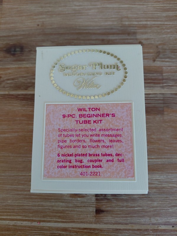VGC | 1970s Sugar Plum 9-pc Wilton Beginner’s Cake Decorating Set | Clean!