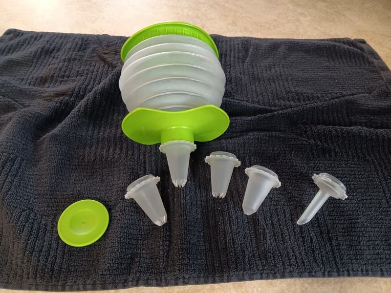 Pampered Chef Decorator Frosting Tool