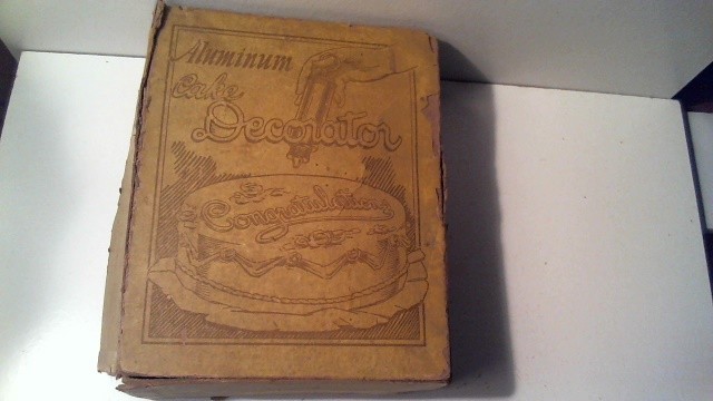 VINTAGE COLLECTIBLE ALUMINUM CAKE DECORATOR NO. 2804 – ORIGINAL BOX