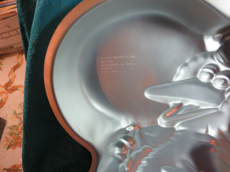 Wilton Big Bird With Balloon Birthday Cake Pan, 1983, 502-3401 Muppets gallery