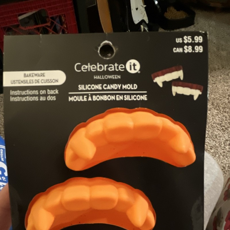 Set of 2 Silicone Candy Molds Halloween Fangs/Brains gallery