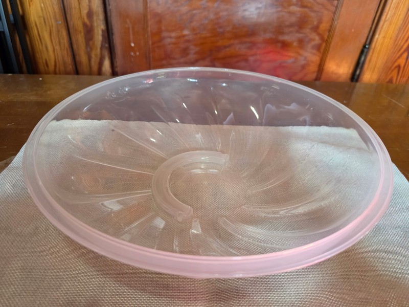 Pink Plastic Flower-Shaped Cupcake Holder with Carrier and Lid gallery