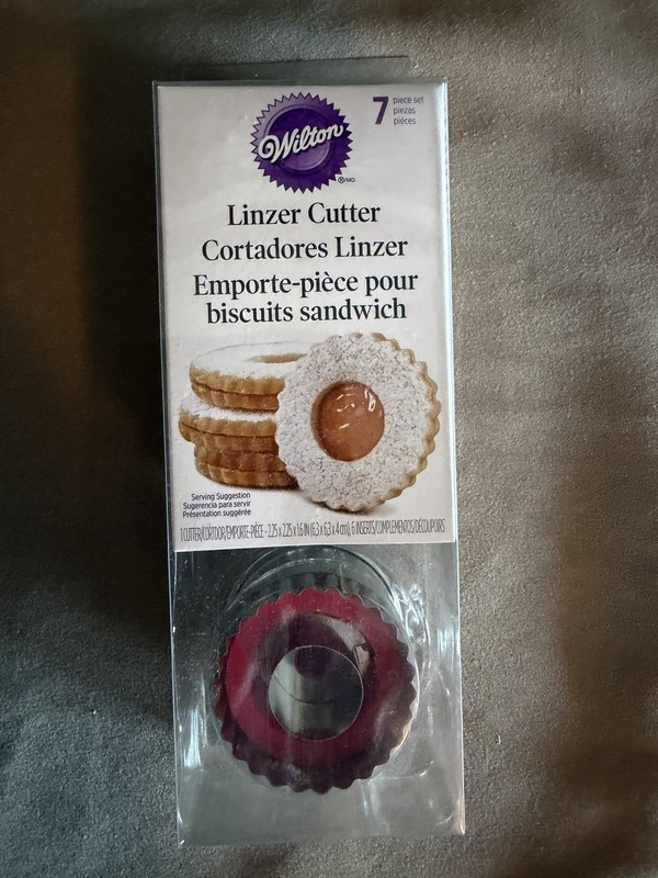 New Wilton Linzer Cookie Cutter Set Fluted Round-6 Shapes