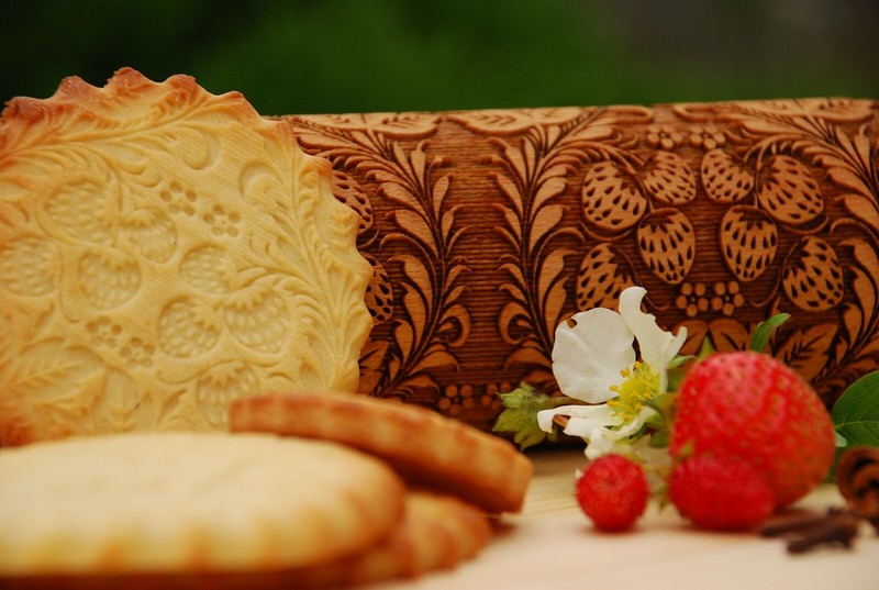 Embossed Dough Roller Rolling pin Strawberry Engraved Rolling Pin Textured Clay gallery
