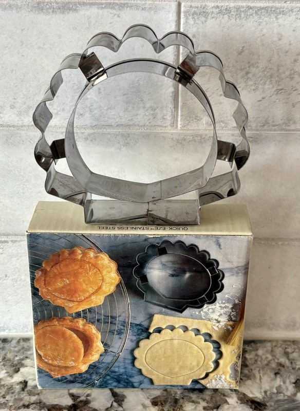 2 Vintage Puff Pastry Fish Shell Shaped Cutter Vol-Au-Vent Bentson West gallery