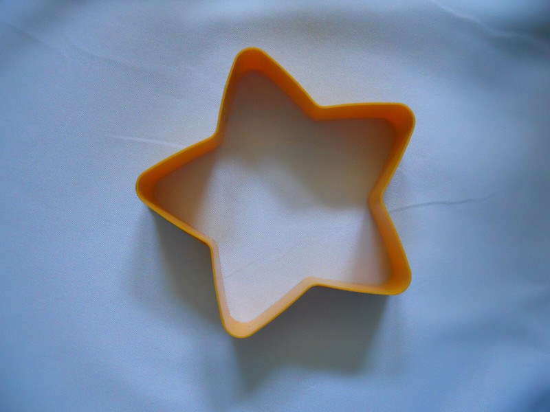 Vintage Hallmark Yellow 4" Star Patriotic Cookie Cutter Mold Memorial Day July 4 gallery