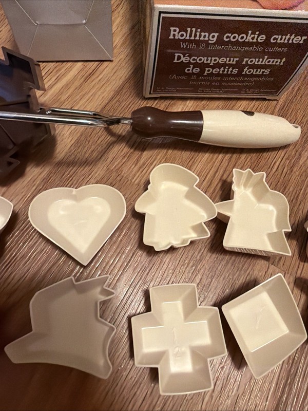 Vintage Rolling Cookie Cutter 856B & Williams Sonoma Detailed Decorating Pen gallery
