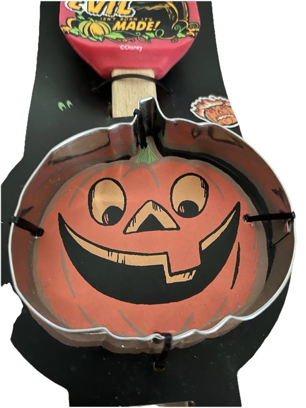 Disney 100 Wicked Queen Halloween Spatula, Cookie Cutter And Cupcake Holders gallery