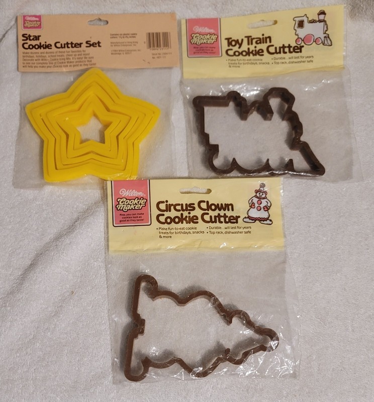 Vintage Wilton Cookie Maker Stacking 6 Stars, 1 Train & Clown Cookie Cutters (8)