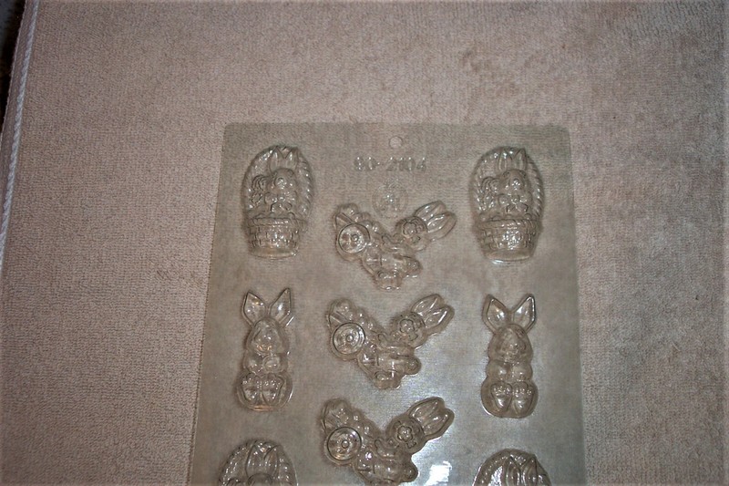 PLASTIC CHOCOLATE ASSORTMENT EASTER BUNNY'S CANDY MOLD CK PRODUCTS # 90-2104 gallery