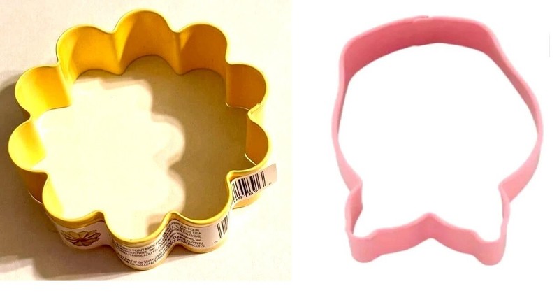 2 Wilton Cookie Cutters Daisy and Rose/Rosebud coated metal standard flowers