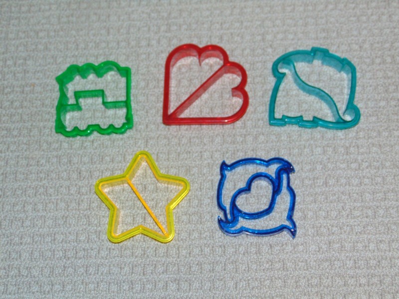 SET OF FIVE NEW SANDWICH CUTTERS--HEART/DOLPHIN/TRAIN/STAR/DINOSAUR - FREE SHIP gallery