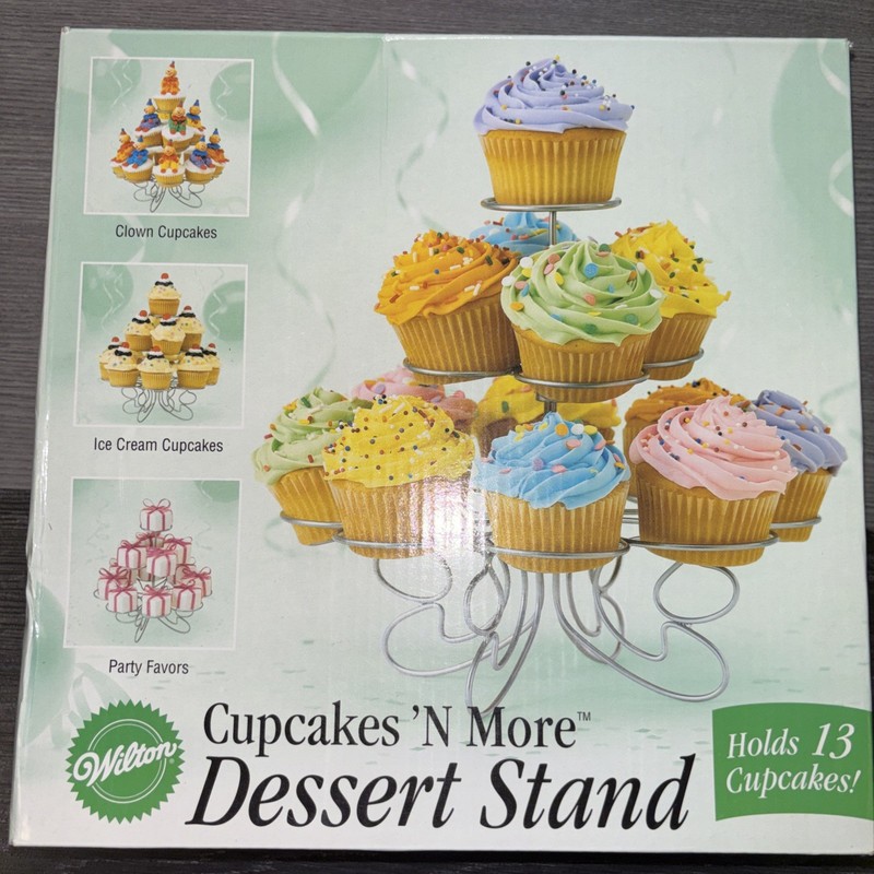 Wilton Cupcakes ‘N More Dessert Stand Holds 13 Cupcakes Décor 2005 Open Box New