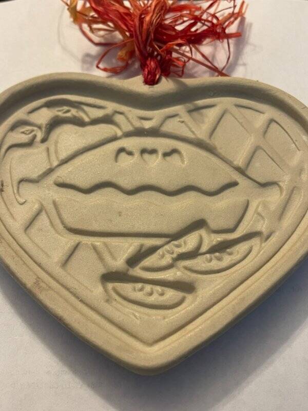 The Pampered Chef Welcome Home Heart Clay Cookie Mold 1998