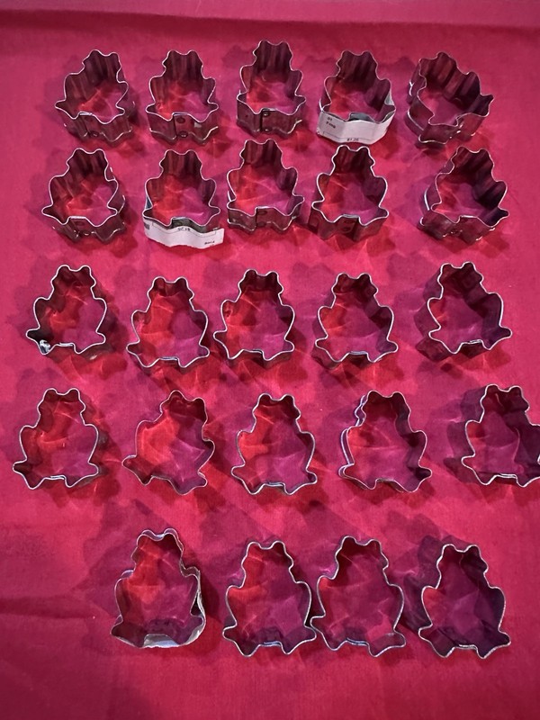 Vintage FROG Lot of 24 Tin Tiny MINI Cookie Cutters Hors D’oeuvres Cakes