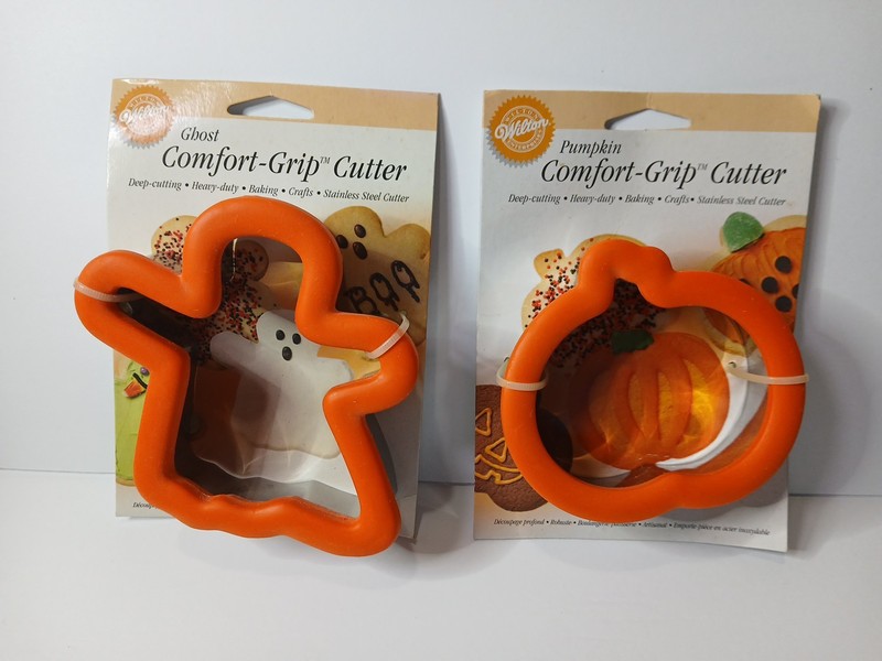 1998 Wilton 5″ Halloween Ghost & Pumpkin Comfort Grip Cookie Cutter NIP