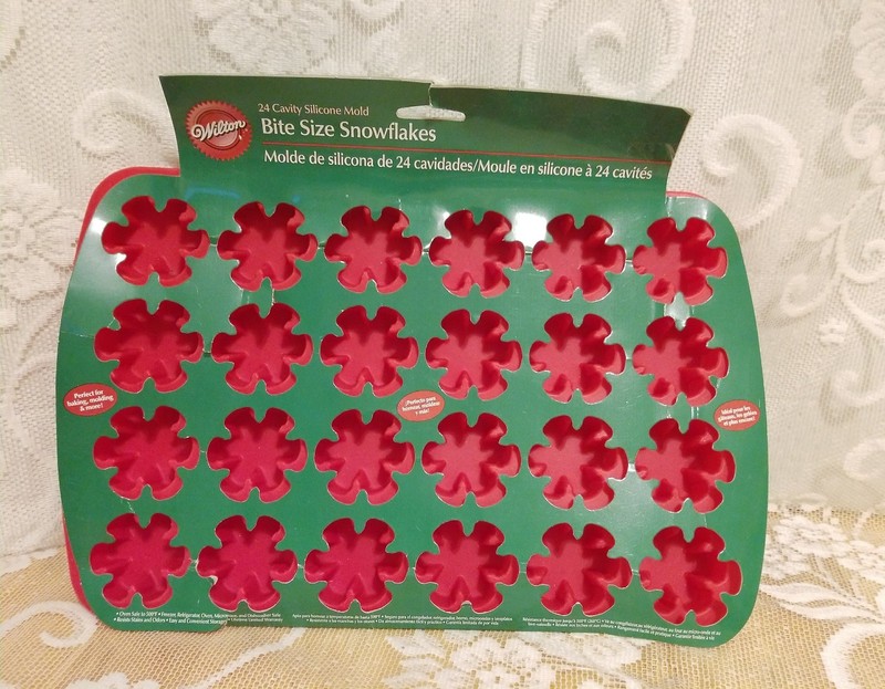 Wilton Bite Size Snowflakes 24 Cavity Silicone Mold NEW/UNUSED – last one !!