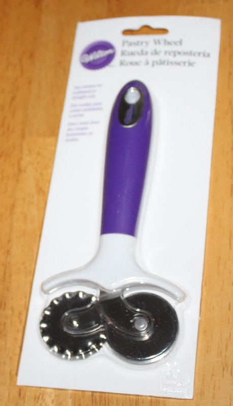 Wilton ~ PASTRY WHEEL (2 Wheels – Scalloped,Straight) #1203-355 – Purple, White