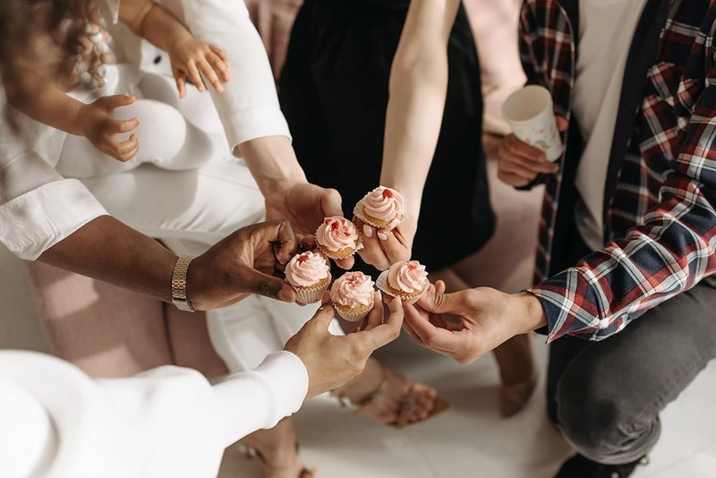 Elegant White Cupcake Liners, 500 Pack - Transform Treats into Masterpieces gallery