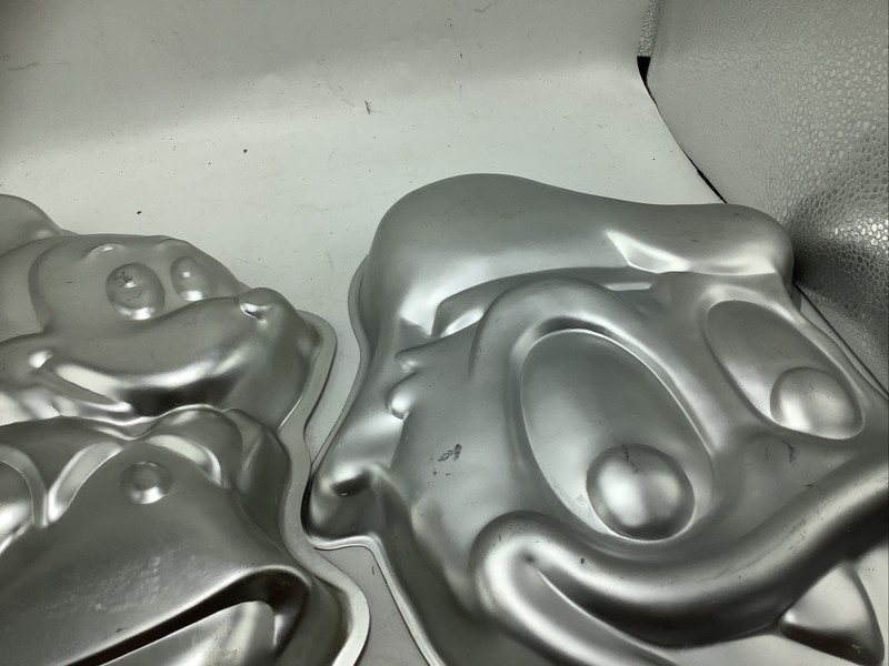 Lot of 2 New Vintage Wilton Disney Cake Pans Donald Duck Mickey Mouse 1978 gallery
