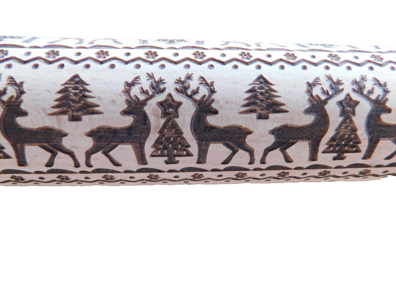 ROLLING PIN Wooden Carved Embossed Reindeer Christmas Holiday Trees Deer 13.5”