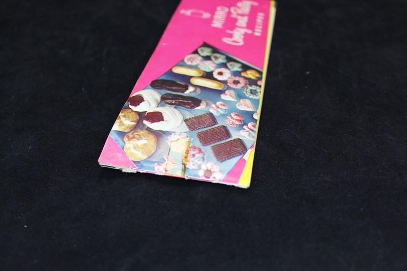 Vintage Mirro Cookie Cookie Pastry Press 11 Discs 3 Tips Recipe Booklet Box gallery