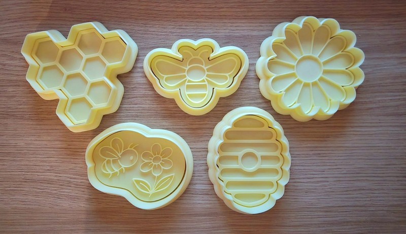 Bee Themed 3D Printed Stamp And Cutter Set for cookies or playdoh
