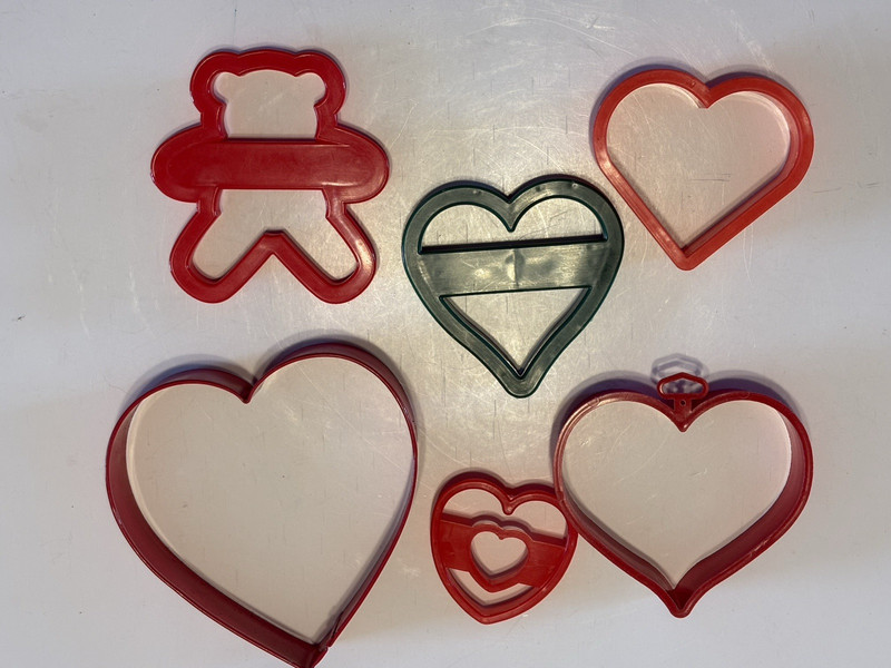 6 Valentine’s Day Cookie Plastic Cutters – Hearts & Bear