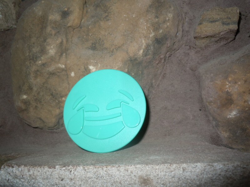 TOVOLO BOXED EMOJI COOKIE CUTTERS COOKIE PRESS 6 UNIQUE DESIGNS NIB gallery