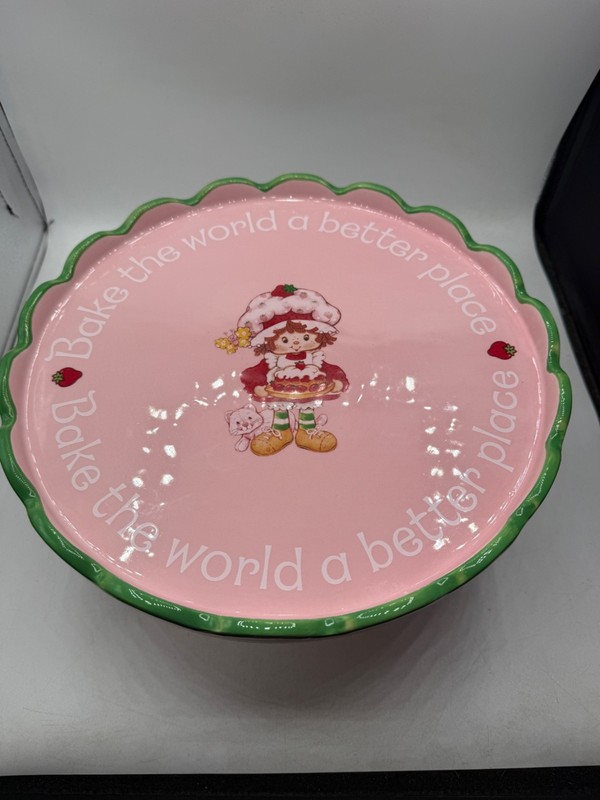 The World of Strawberry Shortcake Scalloped Cake Stand ceramic gallery