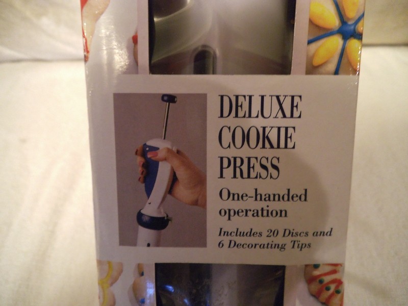 NEW BAKERS ADVANTAGE/ ROSHCO 20 DISCS COOKIE PRESS & 6 DECORATING TIPS 1 HANDED