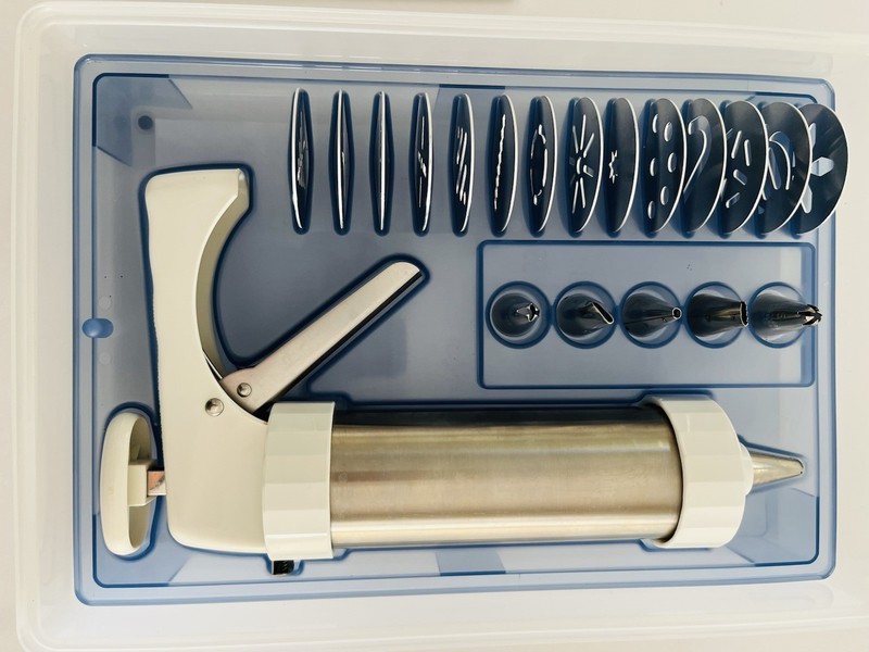 KUHN RIKON STAINLESS STEEL COOKIE PRESS IN STORAGE BOX 14 MOLDS 6 TIPS gallery