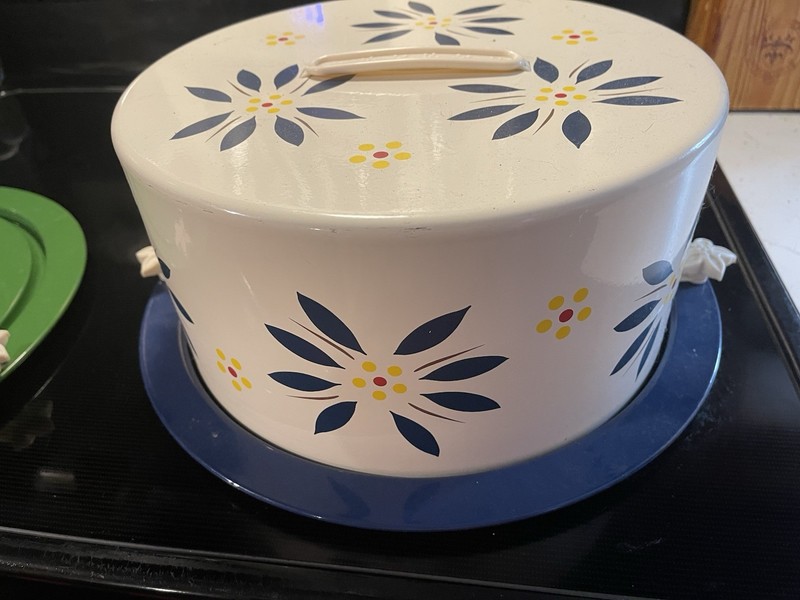Temptation, Old World, Blue, Covered Cake Carrier With Locking Sides, Handle ￼