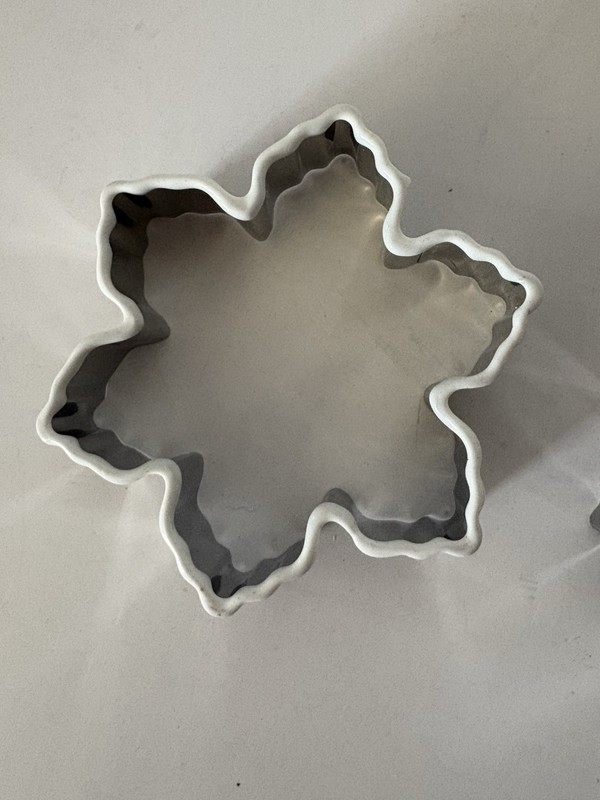 Lot Of 2 - Snowflake Christmas Metal Cookie Cutters - 2 Different Sizes gallery