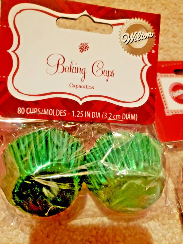 NEW Wilton Lot Of 8 Christmas Popsicle Cookie Cake Liners Cupcake Boxes Decor gallery