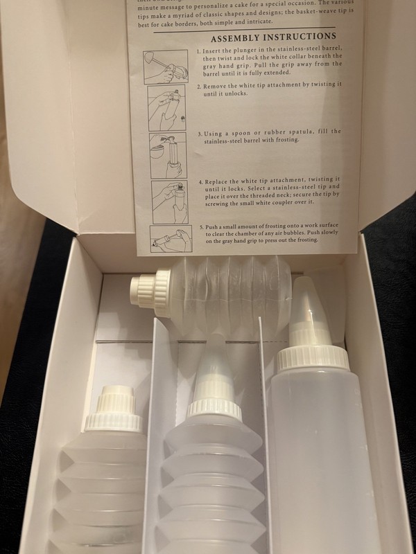 William Sonoma Kids Cookie & Cake Decorating Kit used once. gallery