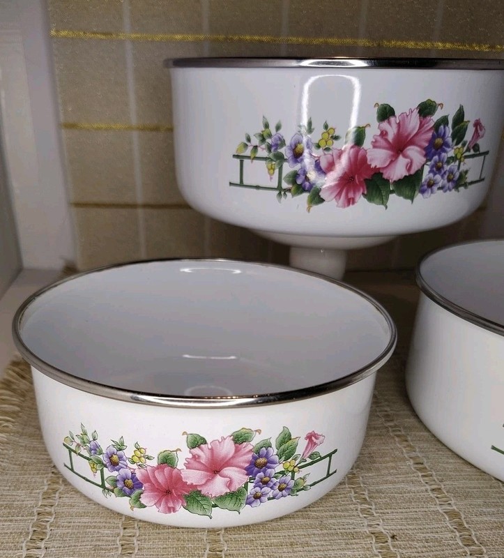 Vintage Set - 3 Enameled Metal Nesting Mixing Bowls Pink Roses Purple Flower 90s gallery