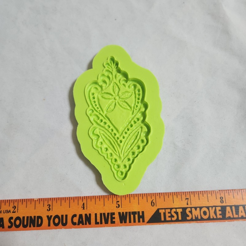 Marvelous Molds Shelia Flower Lace Silicone Mold Cake Decorating Fondant Wedding gallery