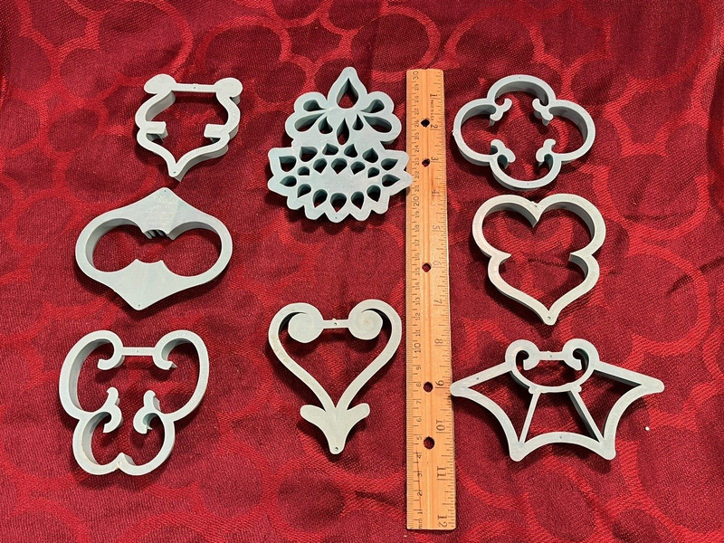 Vntg. Wilton 8-Piece Cake Decorating Pattern Ornamentation Presses Guides- 6686 gallery