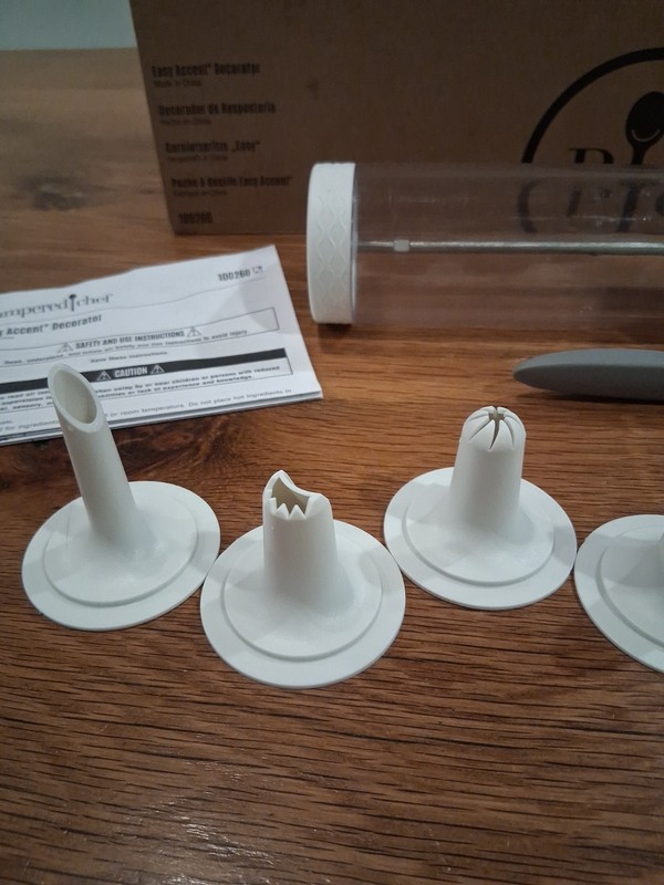 THE PAMPERED CHEF EASY ACCENT DECORATOR #100260-6 Tips gallery