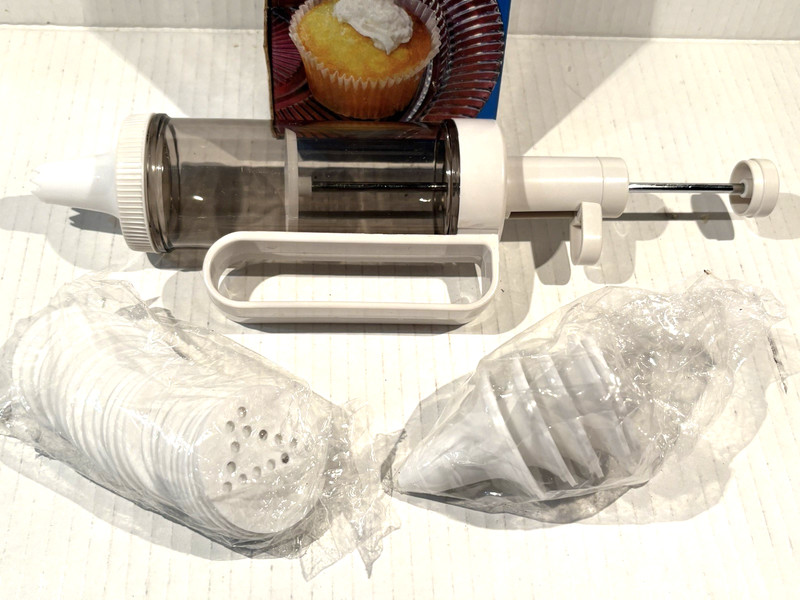 Cookie Wizard Press Hand Held 29 Pc Set Decorate Cake Design Cookies Darice NOB gallery