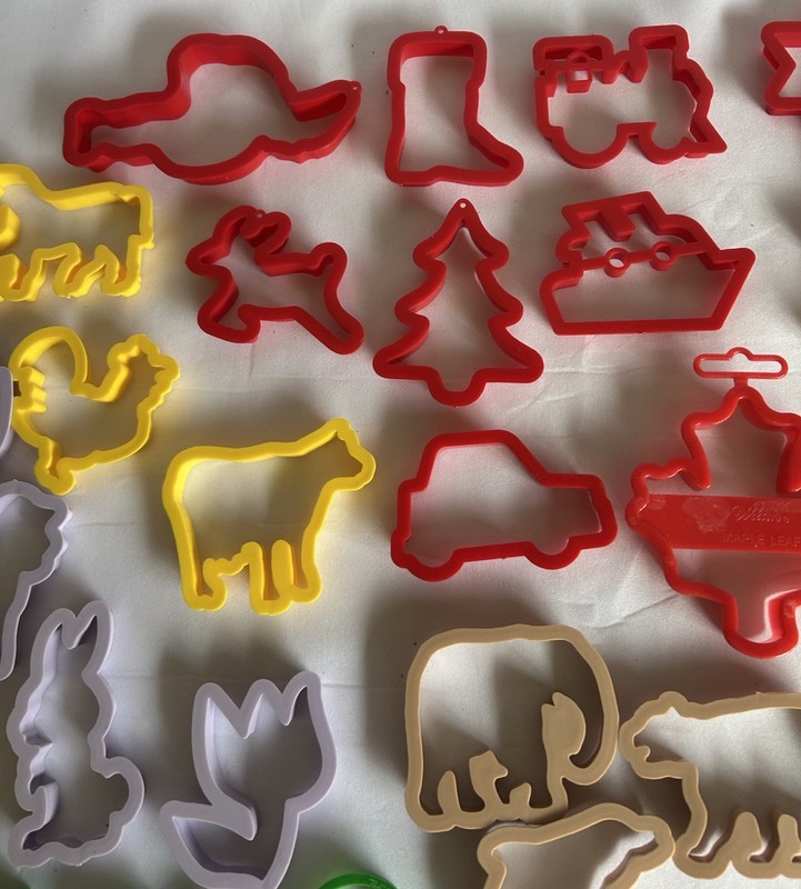 Large Lot Of Plastic Cookie Cutters Animals Christmas Easter Wilton Other gallery