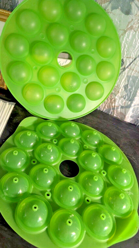 Lekue Qty 18 Silicone Cake Pop Mould, Green with 100 Bake Shop Supply 6" Sticks gallery