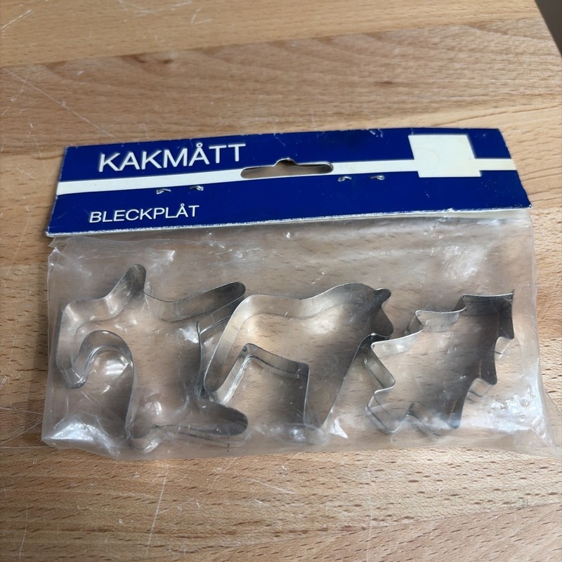 (714). Vintage Kakmatt Sweden Cookie Cutters Set Of 3
