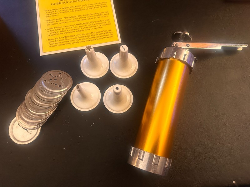 Marcato Atlas Biscuits Maker Cookie Press [17 Discs and 4 Tips Box + Booklet]